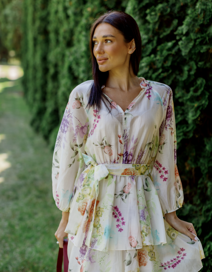 Елегантна каскадна сукня