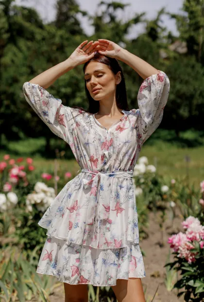 Сукня з ярусною спідницею