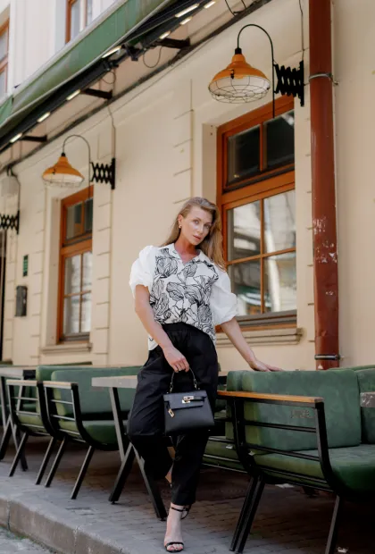 Французька блуза з вишивкою