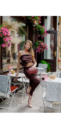 Топ з асиметричної рюшкою. Доступні розміри: XS