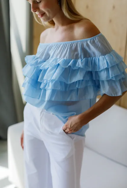 Блуза з воланами