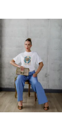 Біла футболка з принтом. Доступні розміри: 