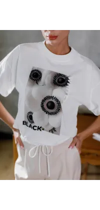 Футболка з квітковим принтом. Колір: Білий