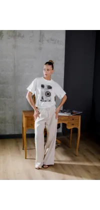 Футболка з квітковим принтом. Доступні розміри: 