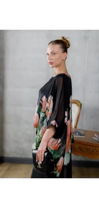 Блуза з італійського шовку. Колір: Чорний