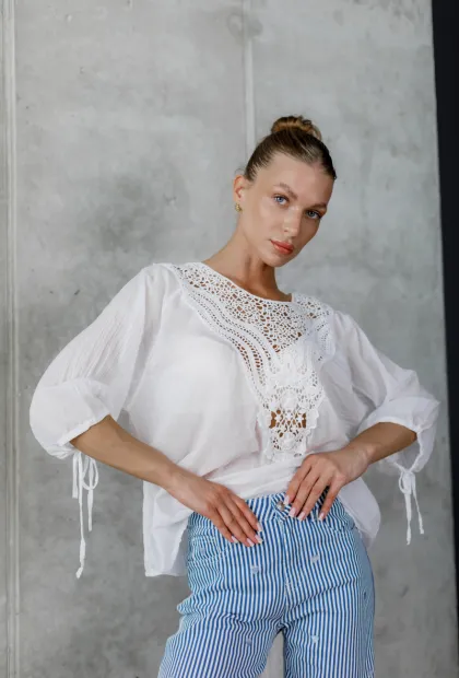 Блуза з мереживом