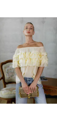 Елегантна блуза з воланами. Доступні розміри: 