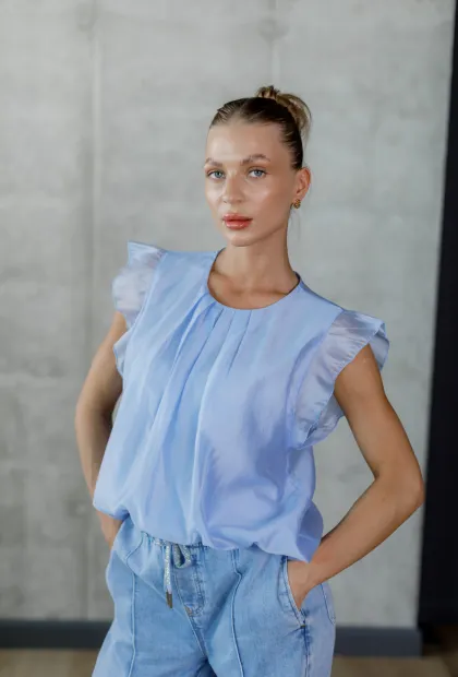 Блуза з рюшами