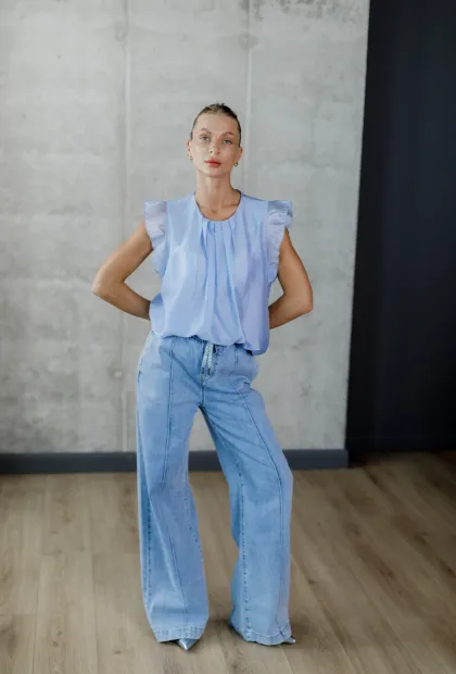 Блуза з рюшами