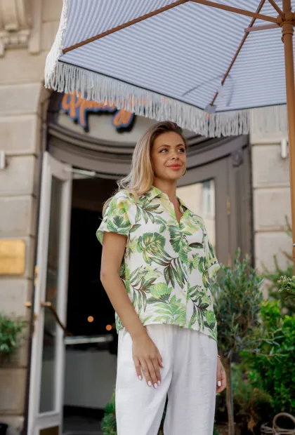 Сорочка з тропічним принтом