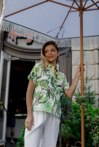 Сорочка з тропічним принтом