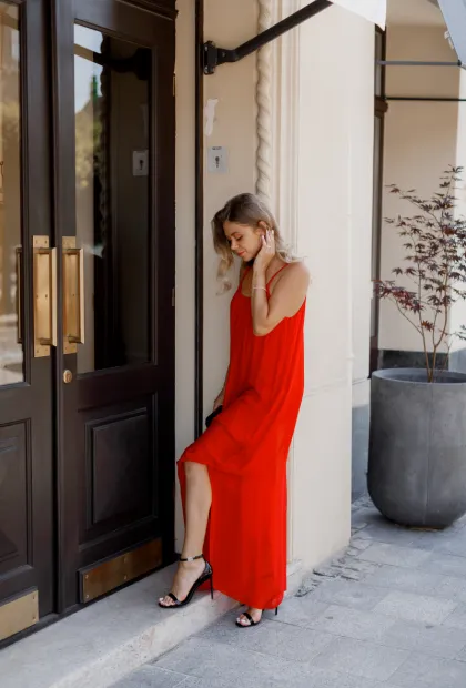 Червона сукня максі