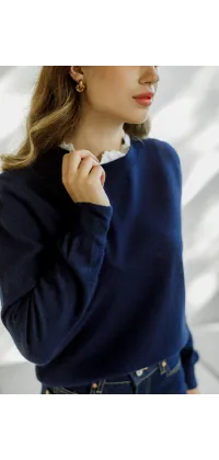 Светр з мереживним коміром. Доступні розміри: 