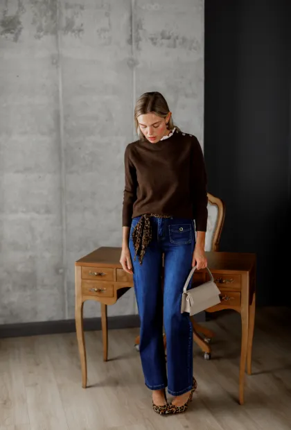 Джинси з поясом, Франція