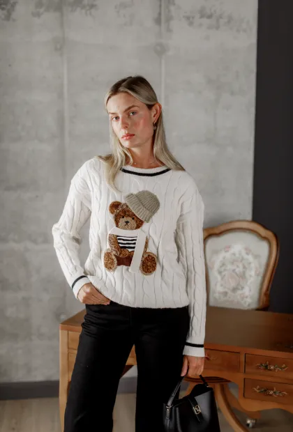 Светр з фактурним плетінням