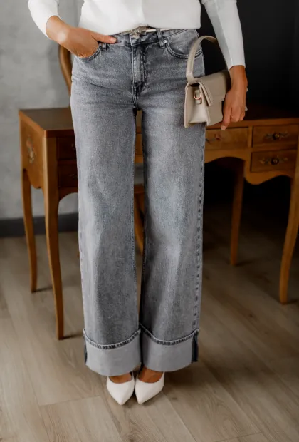 Джинси з широким підворотом