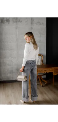 Джинси з широким підворотом. Доступні розміри: M