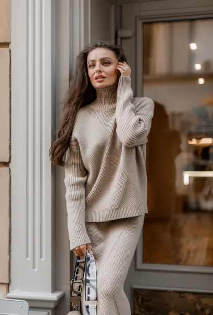 Костюм з геометричною в'язкою