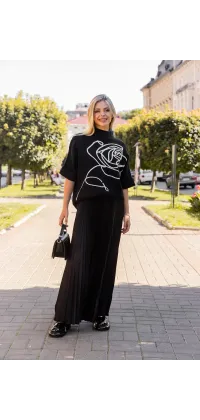 Светр з принтом троянди. Колір: Чорний