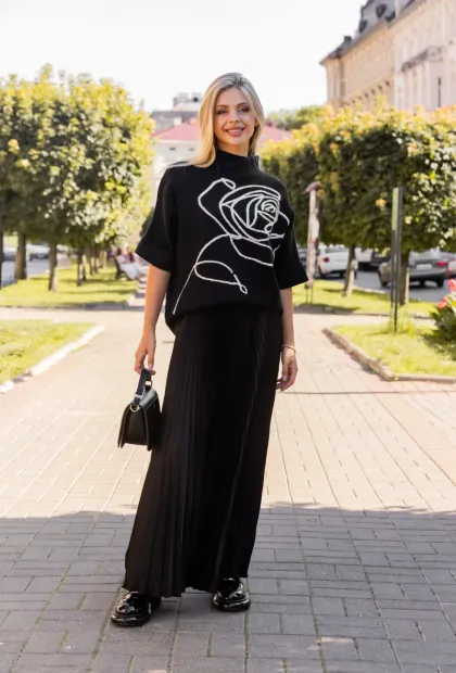 Светр з принтом троянди