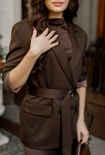 Елегантний шоколадний піджак
