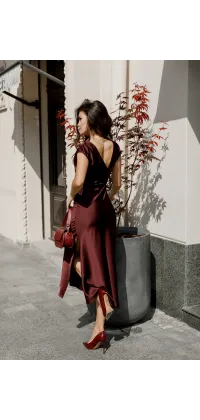 Елегантна сатинова сукня. Доступні розміри: 