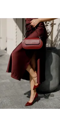 Елегантна сатинова сукня, одяг від Jador