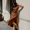 Сукня з драпіруванням на талії