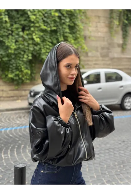 Бомбер з екошкіри з капюшоном