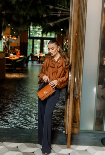 Блуза із зав'язкою