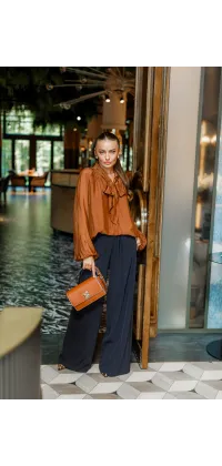 Блуза із зав'язкою. Доступні розміри: 