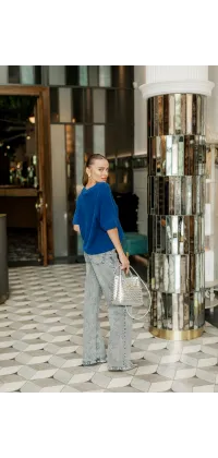 Сапфіровий светр з вовни. Доступні розміри: 