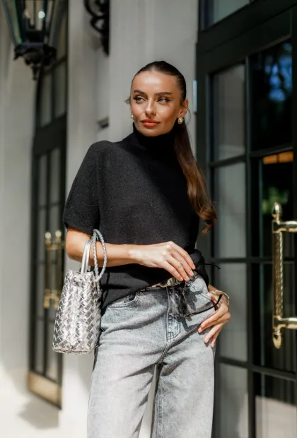 Класичний чорний джемпер