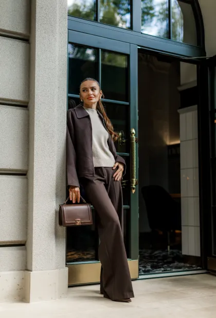 Шоколадні трикотажні штани