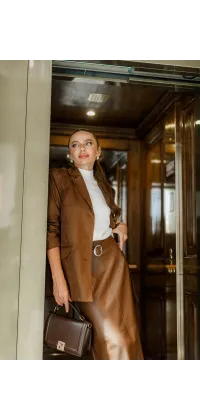 Міді-спідниця з екошкіри, одяг від Jador