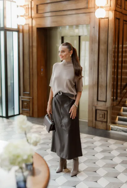 Спідниця міді з поясом