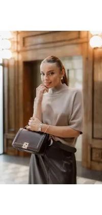 Светр з італійської пряжі. Доступні розміри: 