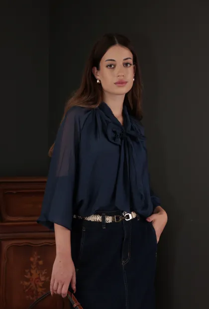 Блуза з бантом