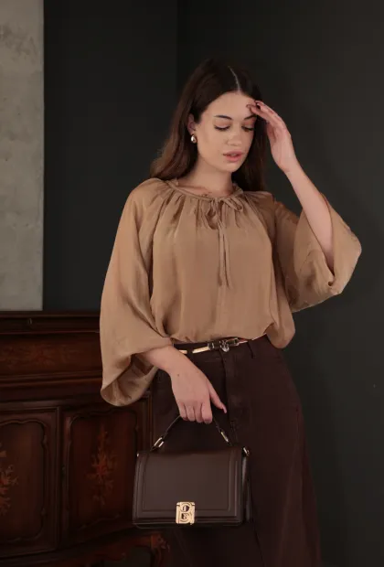 Блуза з легкої тканини