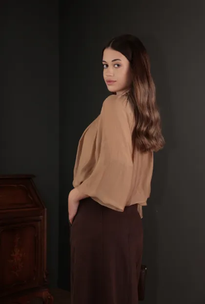 Блуза з легкої тканини