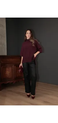 Светр з високим коміром. Колір: Бордовий