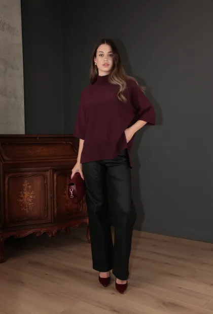 Светр з високим коміром