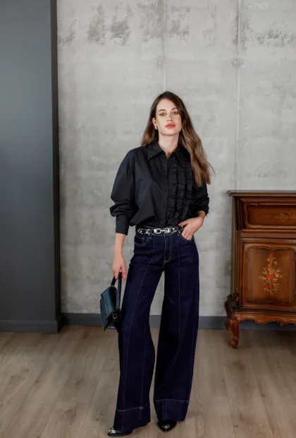 Чорна сорочка з воланами