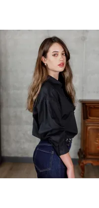 Чорна сорочка з воланами. Колір: Чорний