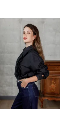 Чорна сорочка з воланами, одяг від Jador