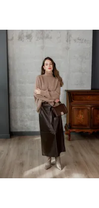 Об’ємний в’язаний светр. Колір: Коричневий