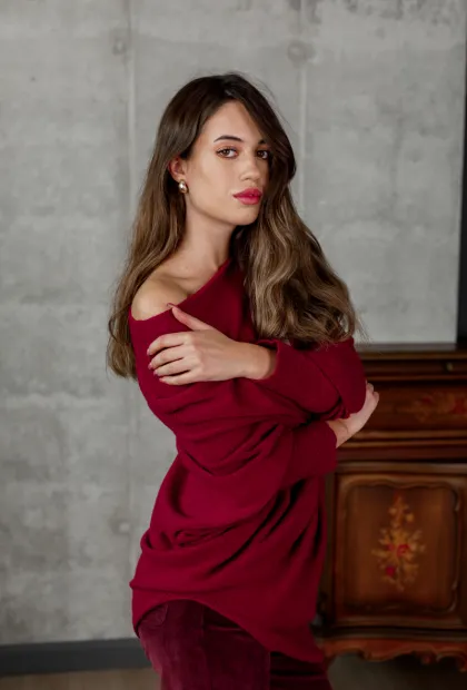 Светр асиметричний