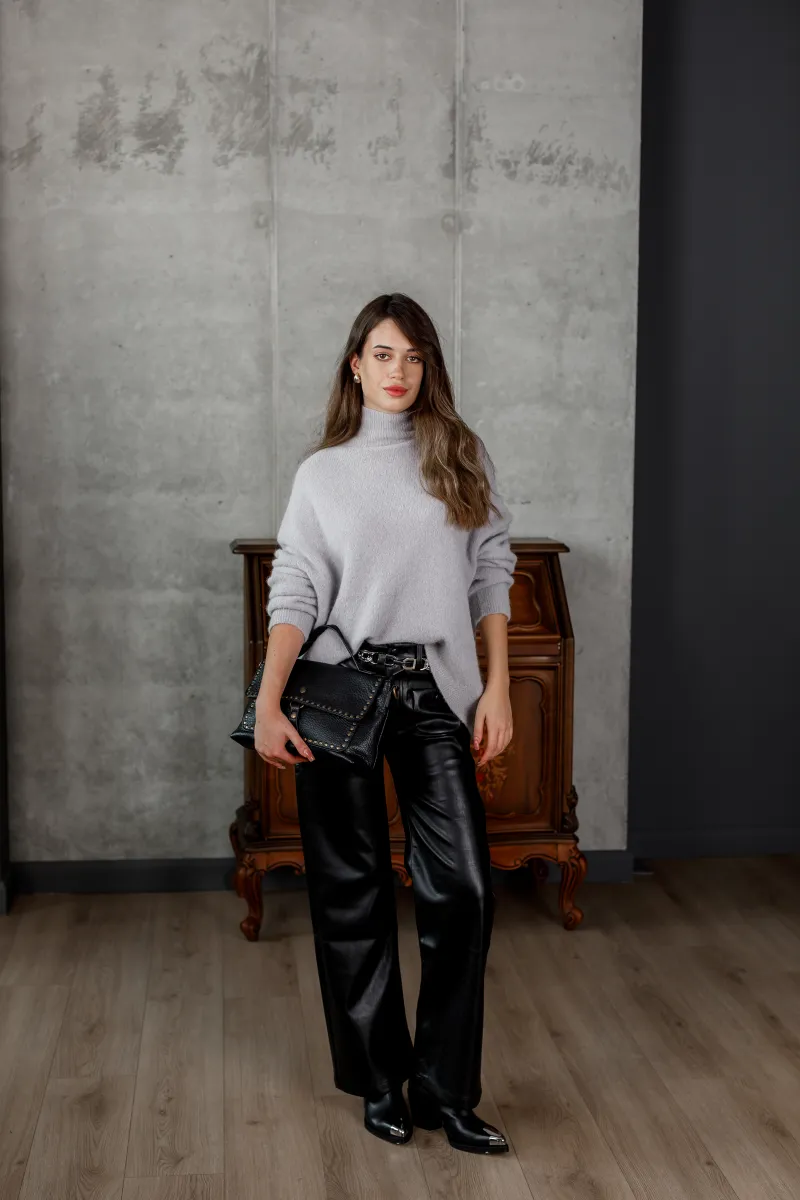 Базовий сірий светр