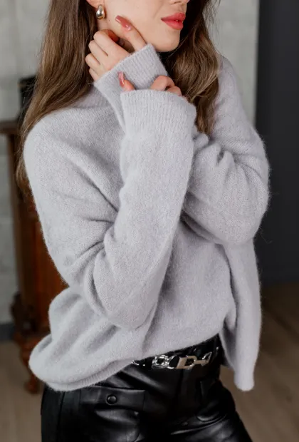 Базовий сірий светр