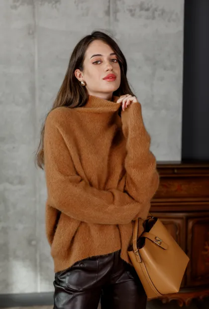 Светр вільного крою